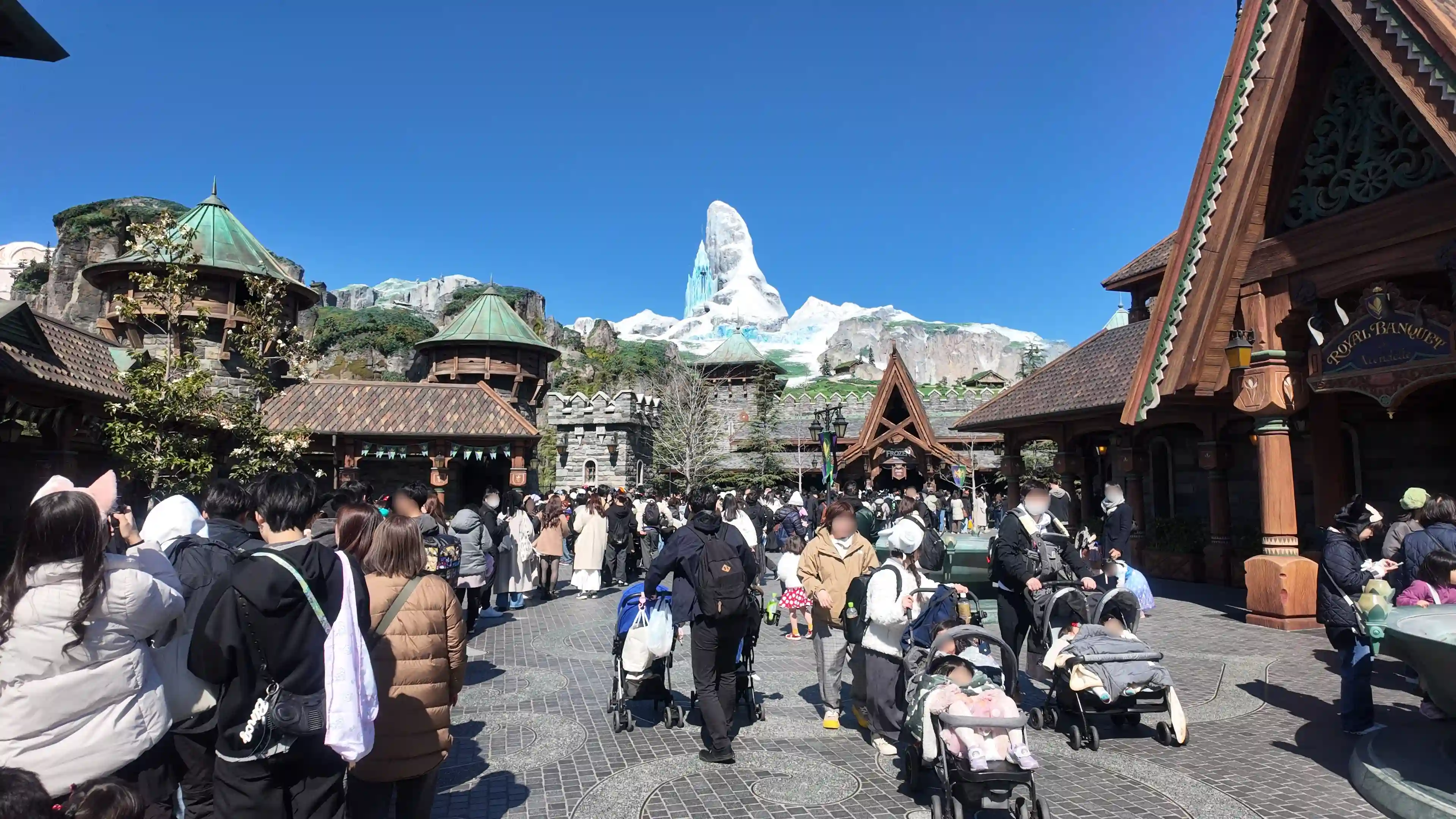 朝のファンタジースプリングスエリアの混雑