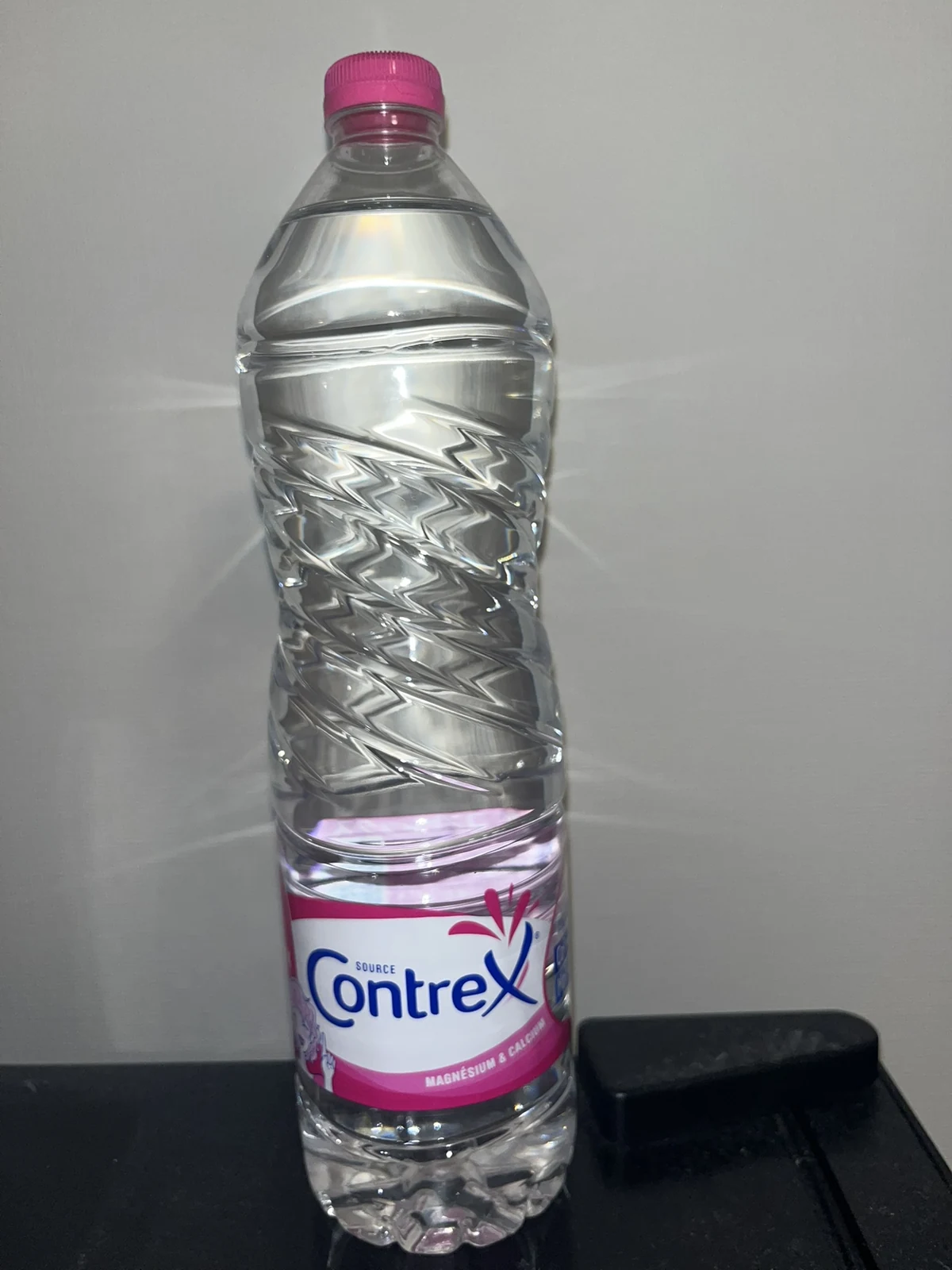 硬水テストに使ったコントレックスのボトル