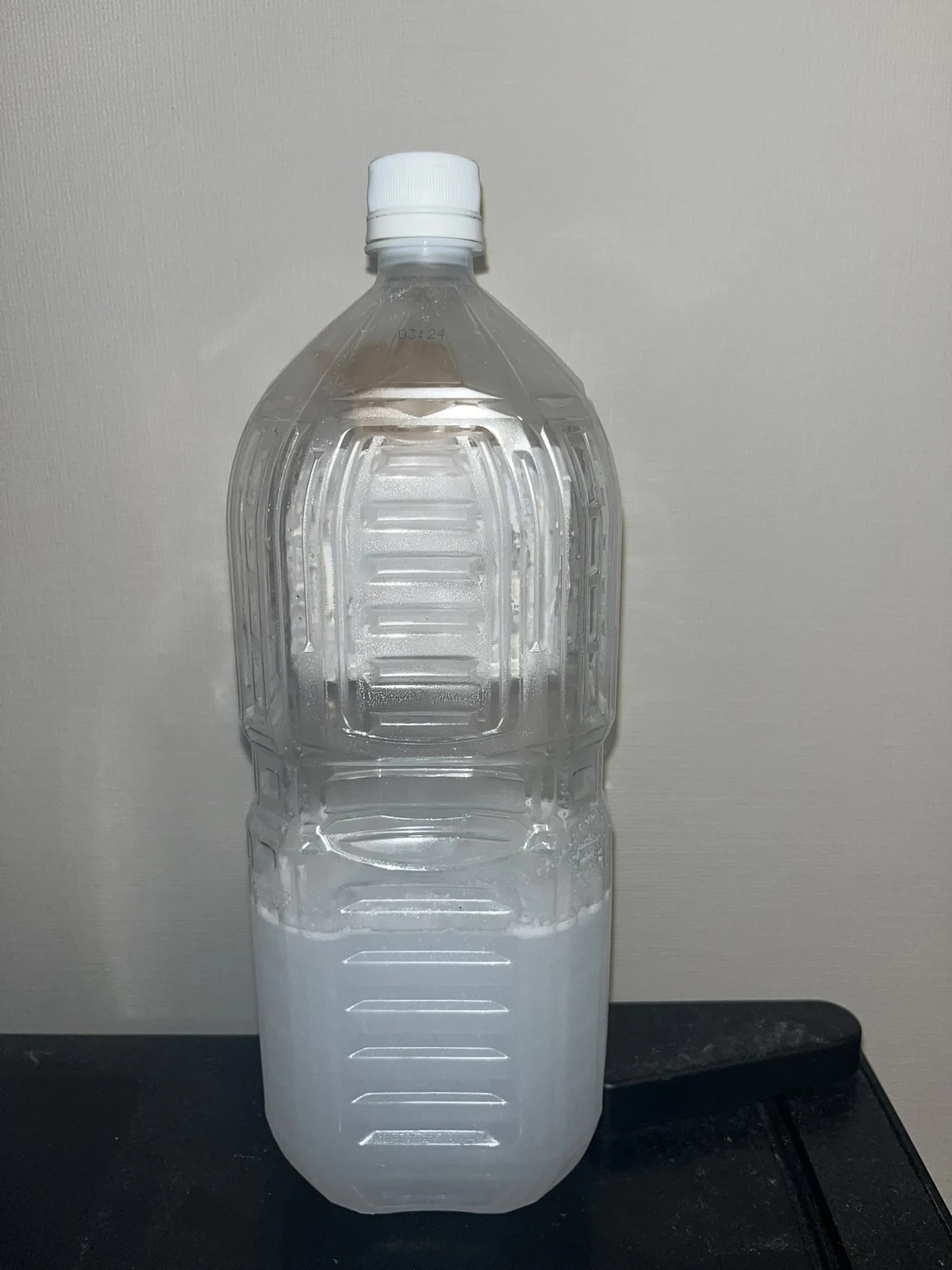 約350mg/Lの硬水にスノールを入れた試験ボトル
