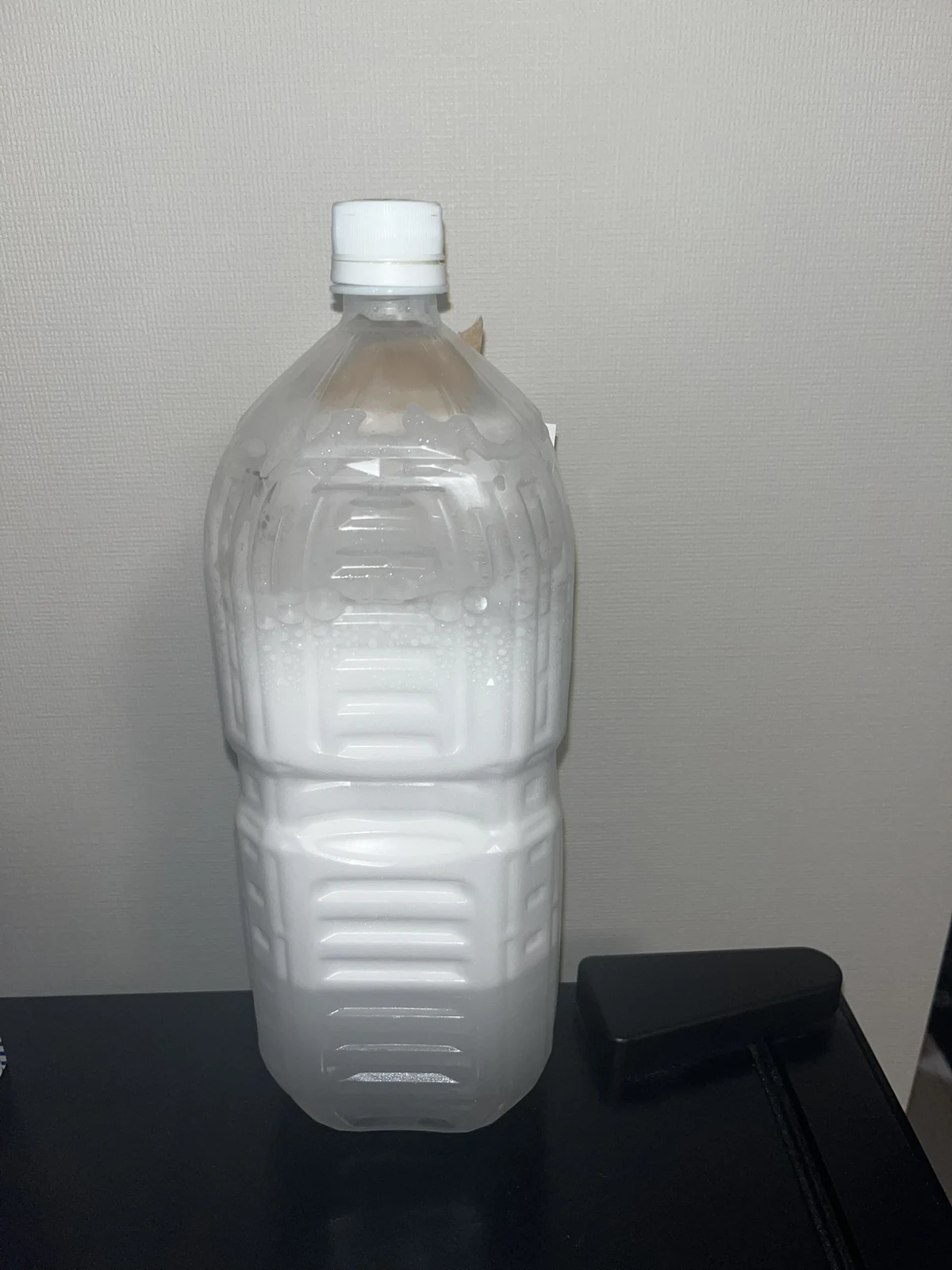 約770mg/Lの硬水にTru Earthを入れた試験ボトル